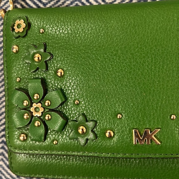 Michael Kors Wallet/Phone across Crossbody - Picture 3 of 8